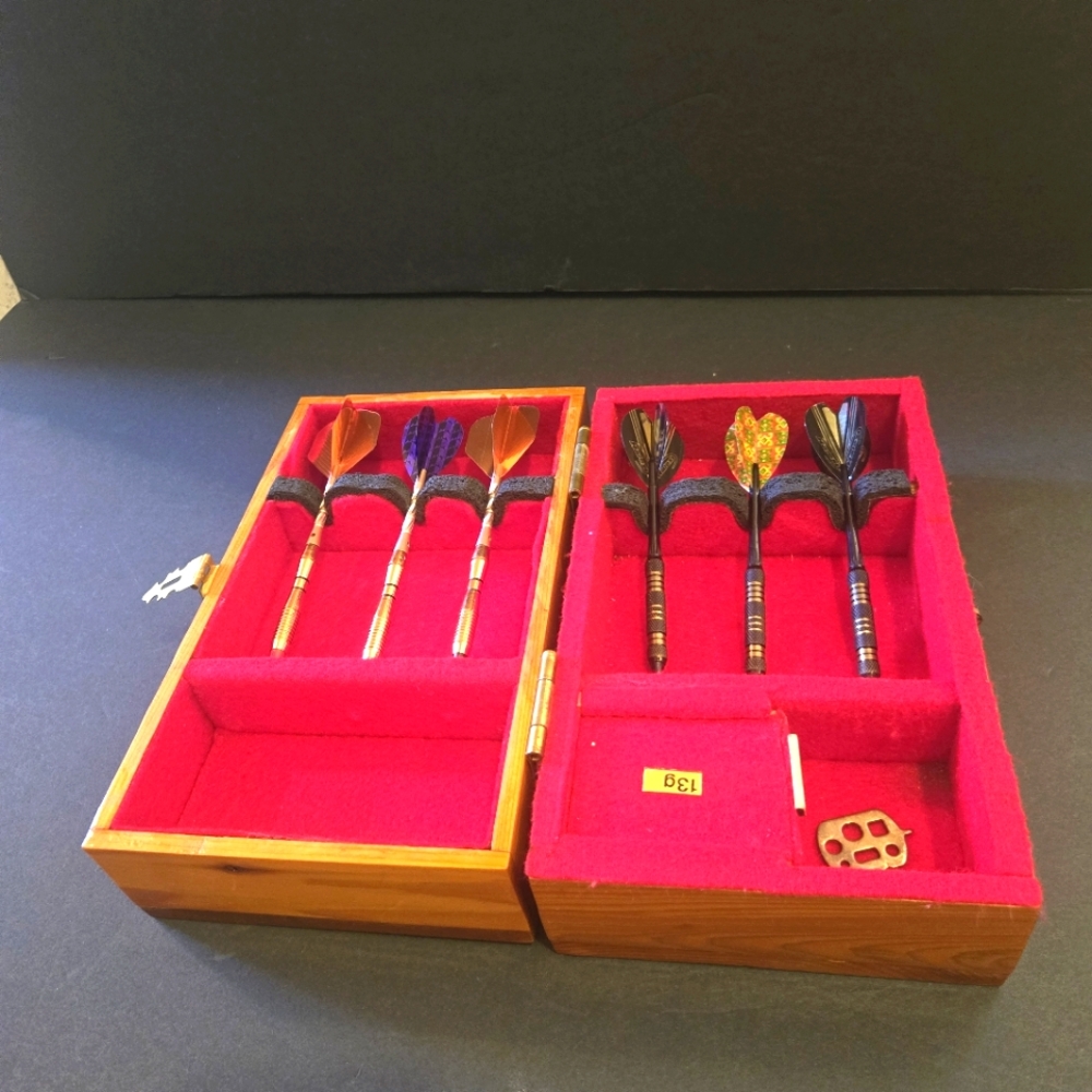 VTG SET OF HALEX COMPETITION SOFT TIP DARTS IN LEAGUE WOOD CASE W/ EXTRA TIPS